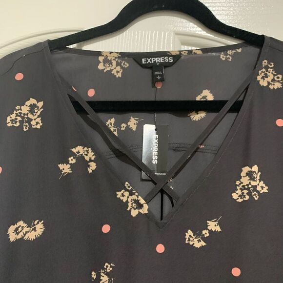 Express | V-Neck Blouse - Picture 4 of 7